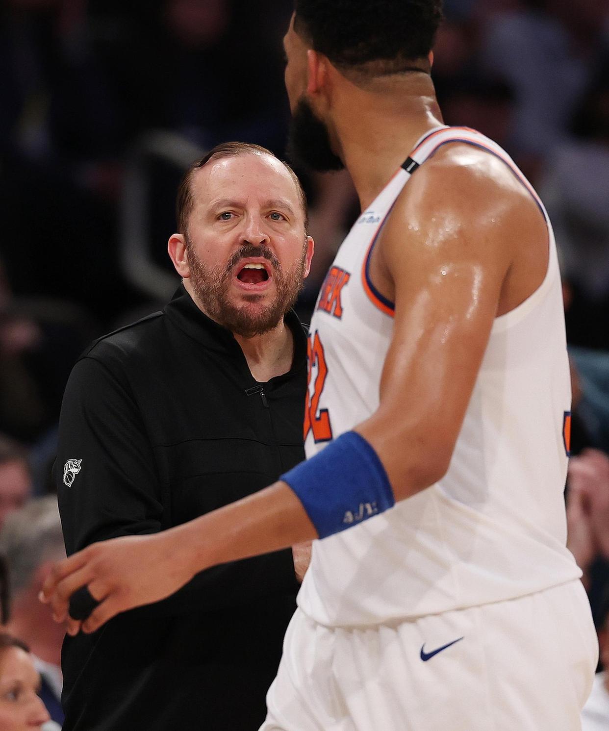 包含今晚欧联传出新动向，纽约尼克斯队长鼓劲，管理层表态——悬念犹存，身体对抗强度拉满的词条