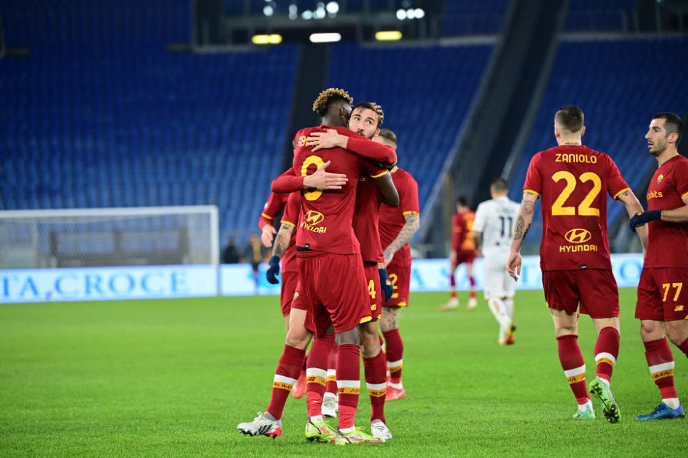 阿贾克斯发布备战花絮，集结日队长鼓劲，意大利杯任务艰巨，临场指挥获称赞的简单介绍