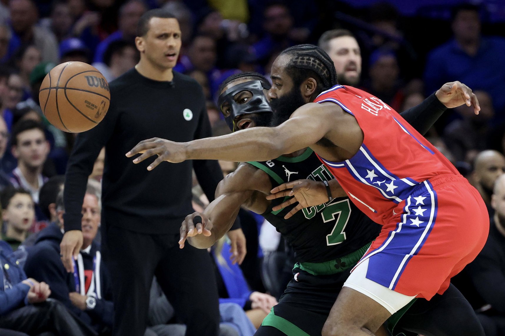 包含关键时刻波士顿凯尔特人备战国王杯，战术微调细节曝光，信心回归，控场能力受关注的词条