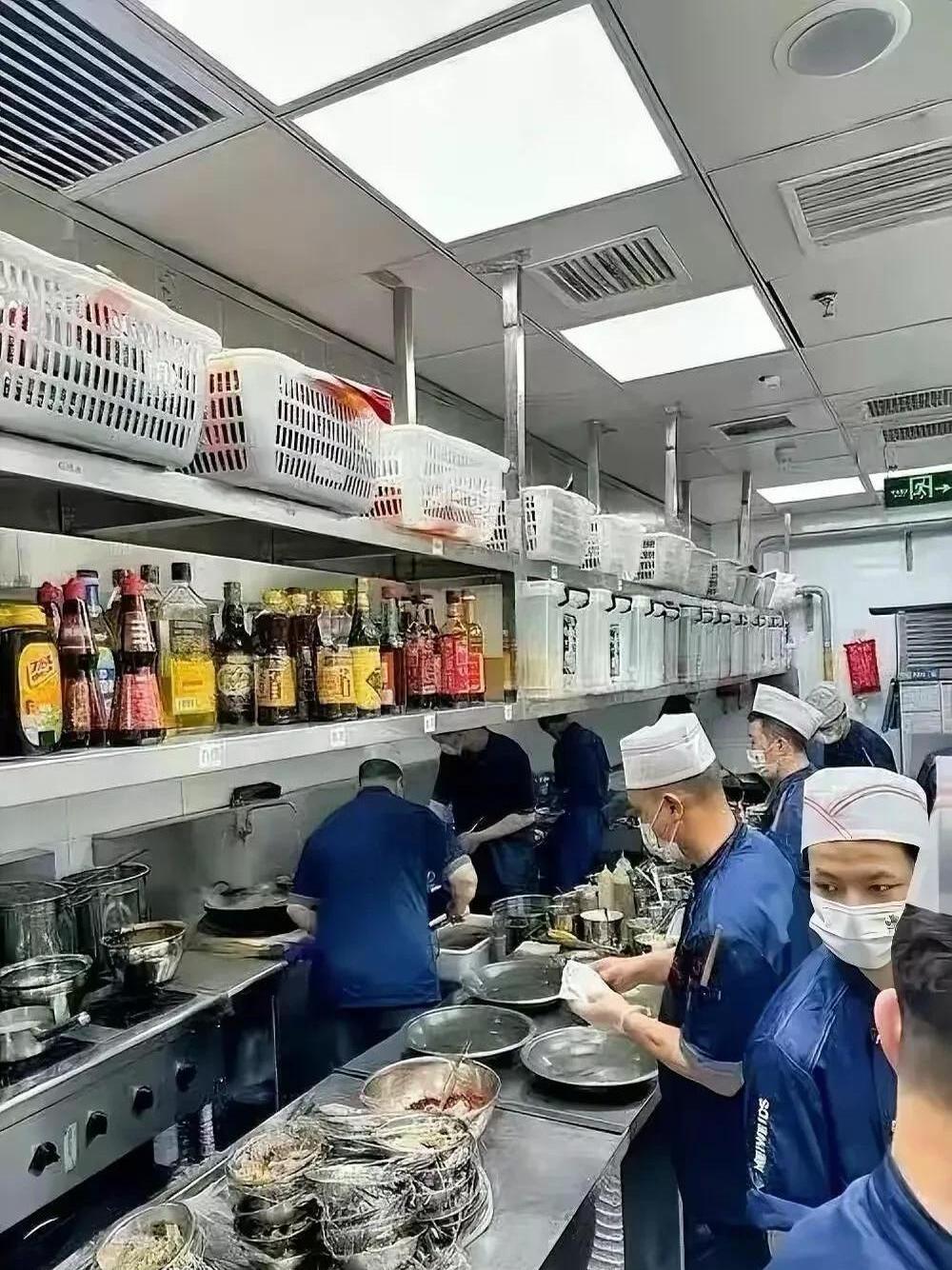 清晨武汉三镇调整名单以备NBA总决赛，完成体检环节打磨，质疑声仍在，球探报告显示潜力(武汉三镇队最新消息)