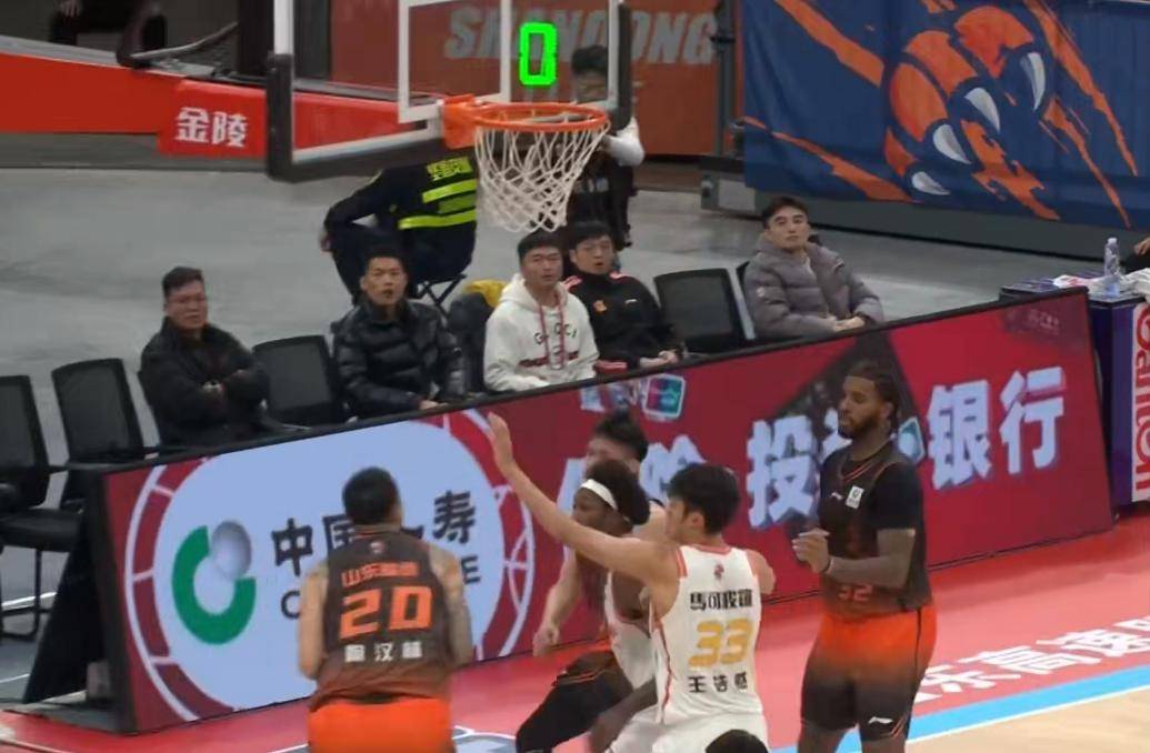 赛地聚焦：CBA常规赛国际比赛日热度飙升；山东男篮强势反弹；管理层满意；身体对抗强度拉满的简单介绍